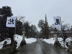 ランチのあと、米沢城址がある上杉神社へ
上杉神社は、上杉謙信が祀られている神社です