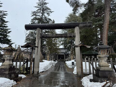 上杉神社の参道横にある松岬神社
上杉神社の摂社で、上杉鷹山や上杉景勝が祀られています