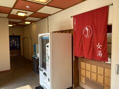 夕食バイキングも食べ終わり、PM19:00。1番空いてる時間に本日２軒目の温泉に浸かります。
夜は露天風呂は男性のみ
朝は女性のみです。