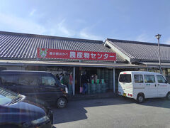 【1日目】2月16日（日）晴れのち曇・9℃
道の駅 おかべ（埼玉県深谷市岡）
1回目のトイレ休憩です。
日曜日とあって、駐車場も混んでいます。