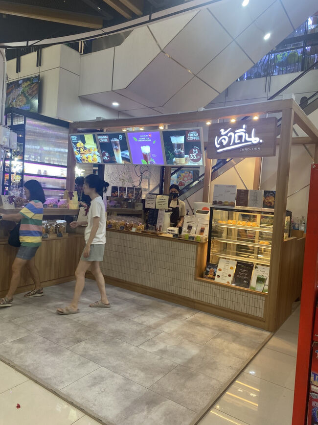 やっぱり今日はひときわ暑いです。<br />またまたMIXTモールに入り、何か飲み物を飲んで涼むことにしました。何を飲もうかな～と歩いていると…