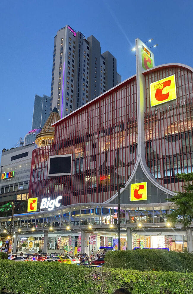 いつ見ても目立つ笑<br />バンコクに不慣れな時は、いつもこのBig Cを目印にして行動してました笑