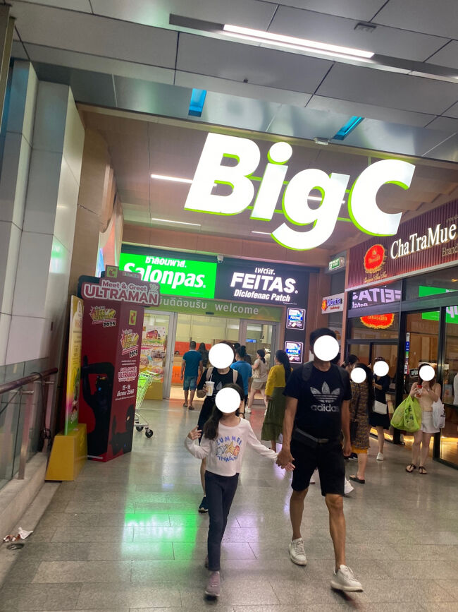 いざお買い物へ！<br /><br />欲しいものやお土産は最終日前日にまとめて買うつもりだけど、それだけだと買い忘れたりするのが怖いし、まとめて買いすぎて重くて持てない…なんてことになるのも不安なので、早い段階から少しずつ買い揃えておきます！<br /><br />あれこれ買いましたが、何を買ったかは後ほど…笑