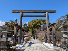 先に隣接してる「報徳二宮神社」へ。
みんな大好き、二宮金次郎を祀った神社。

森の中のロハスな感じが
心地いい～～。