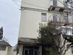 本日宿泊する　蔵王温泉KKR蔵王白銀荘到着
チェックインには早いので荷物を預かってもらい温泉街へ