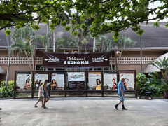 ご飯を食べに、すぐ近くにあるポリネシアセンターへ
レストラン、ショップなどたくさんありました