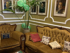 ホテル代が恐ろしいほど高騰していたこの土日。
やっと探して街外れのB&Bを見つけました、昔ながらのB&B。