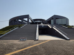 柳川を出て、大牟田市に向かいました。

有明海沿岸道路ができているので、２０分少々ぐらいじゃないかな。

ここに来たのは、子供の頃読んだ原辰徳さんの漫画の影響。
父親の原貢さんが三池工業の監督をしていて甲子園で優勝し、炭鉱の町が盛り上がるくだり。その「三池炭鉱」ってどんなとこ？がきっかけです。

なお原家は神奈川の印象ですが、神奈川に来たのはその三池工業での監督姿などを見て東海大学の総長がスカウトしたため。