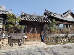 本日宿泊するお宿のに到着しました。
全州駅から15分くらい、850ウォンでした。

素敵なお宿！