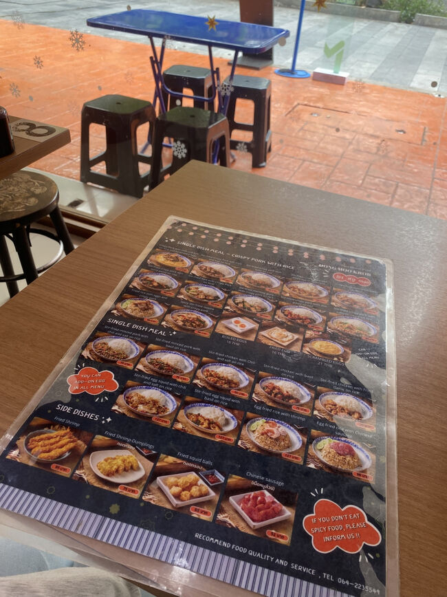 メニュー。<br />これまたどれも美味しそう！<br /><br />でも、食べたいものはもう決めてあります笑<br />ずーっと食べたかったやつ！！！笑