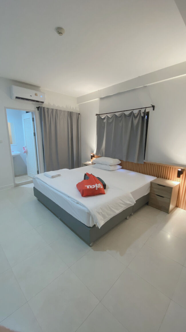 ただいま～！<br />今日もキレイにお掃除してくれてます。<br /><br />ベッドに荷物を置いて、いざディナータイム♡