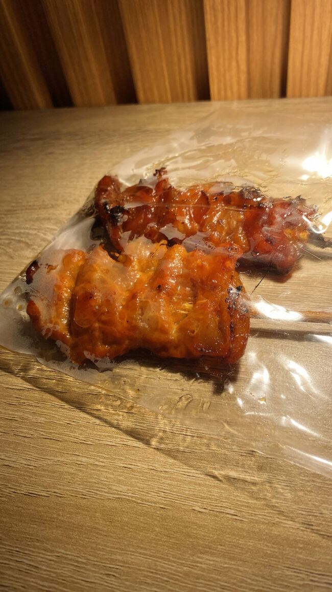 屋台で買った串焼きも激ウマでした！<br />香ばしくて、ほんのり甘いタレが最高！<br /><br />2本しか買わなかったことを後悔するぐらい笑<br /><br />咄嗟に決めた夕食だったけど、美味しくて大満足でした！