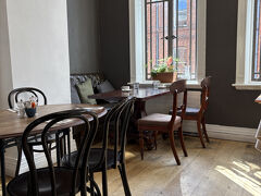 ここのカフェで