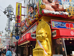 通天閣に来るのは2回目
通天閣のビリケンさんの足を撫でたいと願って来ました。