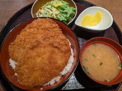 今回はわらじ丼にしました。
おいしかった！