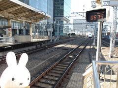 私たちの乗る新幹線がやって来ました(^_-)-☆。