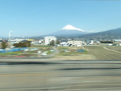 熱海を抜けて新富士へ。
晴れているので間違いなく見える富士山(^_-)-☆。