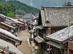 次に訪れたのは関宿。
ここは東海道47番目の宿場町で国の重要伝統的建造物群保存地区(ながっ)になっているらしい。
