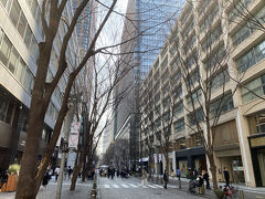 丸の内仲通り。