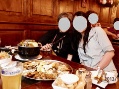 　博物館や街歩きの後はお腹が空いた。早めの夕食は オキシデンタル ベルジャン ビール。ムール貝をお腹いっぱい食べさせるレストランにM嬢が連れて行ってくれた。豪華な牡蠣(グリーンマッソー)料理。一人22.6NZD（２千円弱）。
　