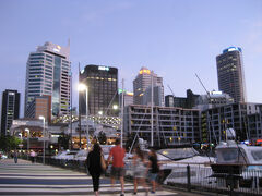 Viaductハーバーに戻ると夕暮れ時も相まって急に心寂しくなる。