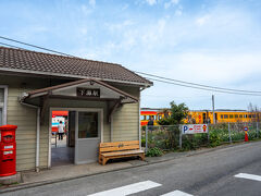 下灘駅に着きました。

ここでは扉が開いて、駅に降りることができます。

ただし、ここで列車を下車できるわけではありません。
発車時間になったら、列車に戻る必要があります。

あくまでも駅を散策できるだけです。