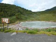次は、ニセコ温泉郷にある大湯沼へ向かいました。湯本温泉の泉源となっている巨大な沼です。