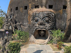 パークには、こんなおかしな像がいっぱい。

これ、以前は中に入って上に行けたと思ったのに（確か何かで見たような？）、今は入れないようにしてあった。
残念。