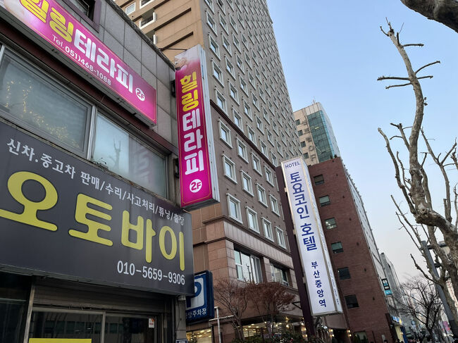 壁の色や見た目は東横インだけどハングル文字が韓国に来たなって感じします。