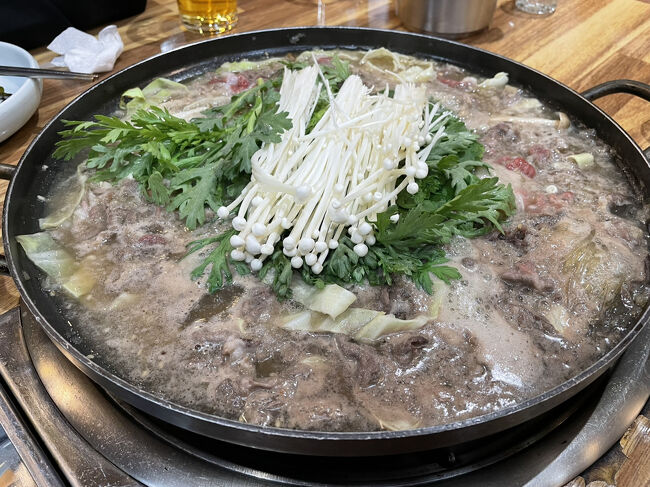 メニューを取り忘れましたが、プルコギでしたっけ、灰汁取りのお玉がなかったけどおいしかったですよー<br />この日はすでに自宅で起きてから12時間以上たってしまっているので、夜遊びもせず、部屋飲みも途中で寝てしまいました。