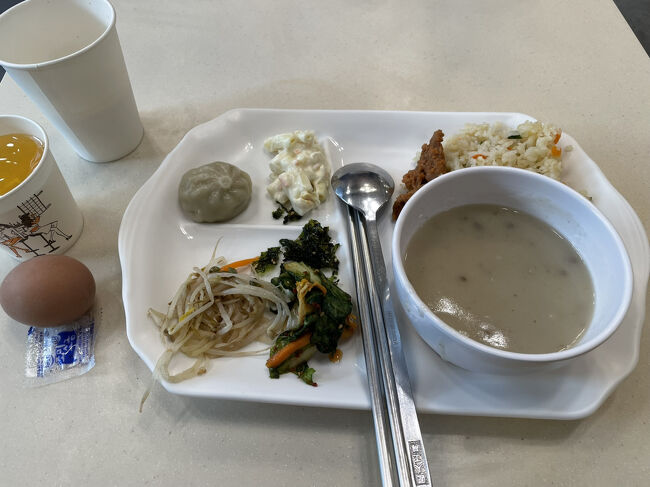 朝食でーす。<br />もともと東横インの朝食に期待はなかったのですが、やはり国が違うと味付けの土台が違うのですかね、なんか全部にごま油の味がしてるようであまりおいしくなかったです。