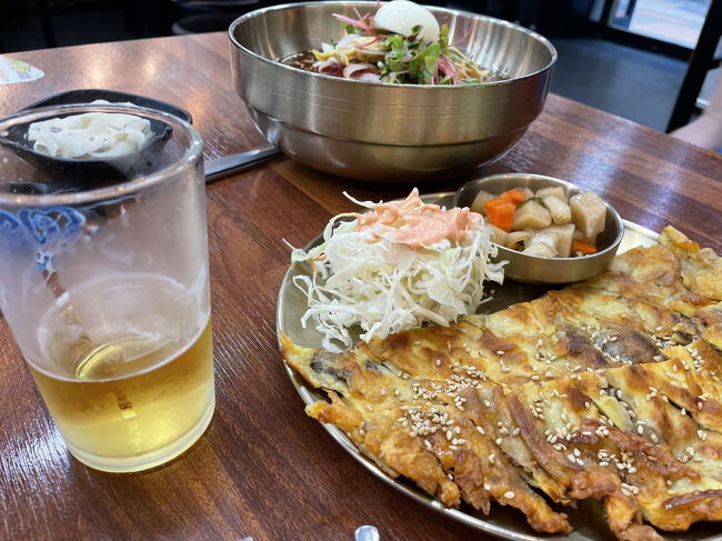牛肉チヂミと冷麺頼みました。