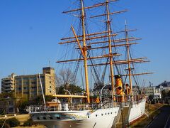 ●明治丸＠相生橋界隈から

大学敷地内には、他にも明治丸の記念館があるようです。
明治丸とは、日本政府がイギリスに発注した船で、灯台巡視船として活躍しました。
また、天皇の御召船や船員育成のための練習船としても広く利用されました。


