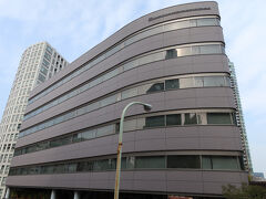 東京ミッドタウンを後にして乃木坂に行くと、性加害問題で世間を賑わした某大手芸能事務所のビルがありました