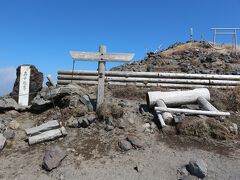 山頂到着！登山口の鹿児島県から山頂の宮崎県へ