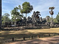 門と城砦、寺院などから成る「アンコールトム」

とにかく広いので、一部分を見るだけで精一杯。