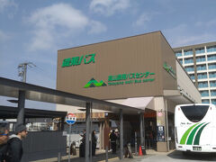 　関西から名古屋市を経由して約7時間かけて高山市に到着！外国人に人気でレトロな都市なのでわくわくしました！