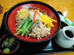 出国前には必ず丸松のそばを食べます