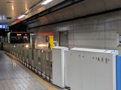 レンタカーを返却し、最寄りの地下鉄駅からホテルを目指します。