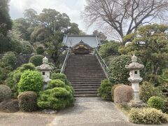 そしてちょっと歩くと桜が有名な松月院。