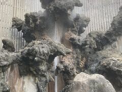 来宮神社からこのまま坂を下り大湯間欠泉や湯前神社などを周ります。
湯前神社の温泉も止まってました。
