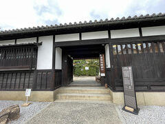 倉敷物語館。展示室・和室・多目的ホール・会議室・多目的トイレなどがあります。入場無料。