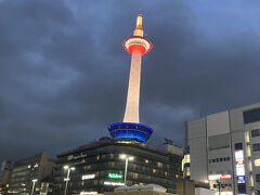 曇っていたけれど夜の京都タワーも綺麗