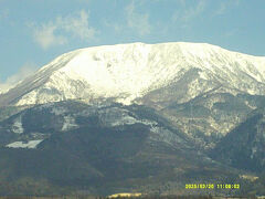 伊吹山のダイナミックな景観も、高速鉄道だとあっという間に通り過ぎちゃうね…。