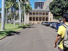 イオラニ宮殿。中には入りませんでした。