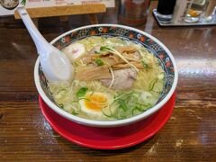 函館塩ラーメンは、麩が入っているのが特徴。見た目と違い、味は濃いめで自分は好きです。数日前、ココのカップ麺が発売されてました。