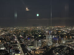 スカイプロムナードからの夜景。
ホテルの近く。
晴れていて綺麗に見えるのですが、上が空いていて寒かった。
暖かい季節の晴れた時に行くのがいいですね。