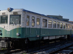 定刻に出た列車は、のんびりと走って行く。そして、僅か５分で、紀伊御坊駅に着いた。この駅で一旦降り、駅近くに保存されている古い車両を観に行く。以前、テレビの旅番組で観た姿に憧れ、いつか乗りたいと思っていたのだが、廃車となってしまったのだ。その姿は、やはり旅情が溢れている。乗ることは出来なかったが、出会えただけでも嬉しかった。