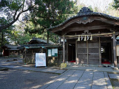 そのすぐ先に、小竹八幡神社がある。御坊随一の社なので、ここでお邪魔する挨拶をする。境内は広く、社殿も素朴で落ち着いた風情がある。