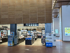 旭川駅構内にもお土産屋さんとかいろいろショップもあって、列車の時間待ちでも退屈なく過ごせそうかな？
